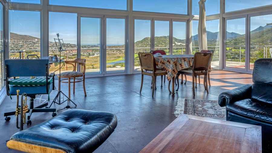 5 Bedroom Property for Sale in Clovelly Western Cape